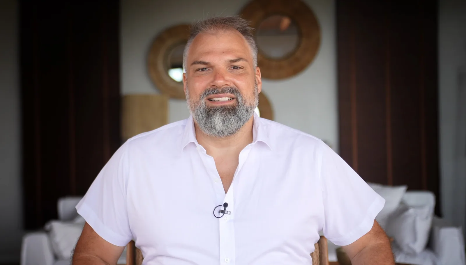 Gunther Stange, Bathmaster, in weißem Hemd