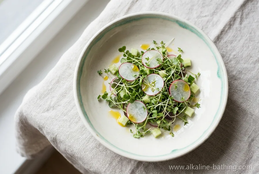 Sprossen-Salat mit Radieschen und Kresse
