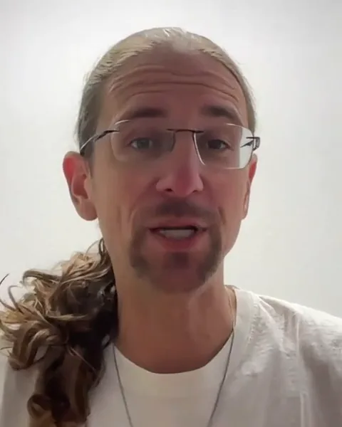 Video: Tim erzählt, wie ihn die Bathmaster-Ausbildung auf seinen eigenen Badespot vorbereitet hat