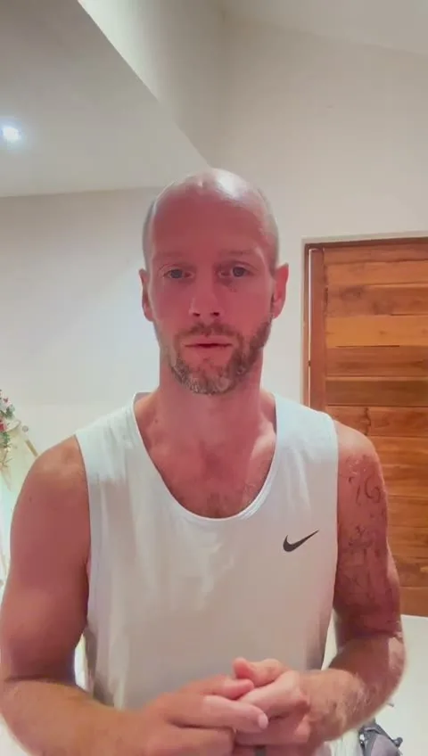 Video-Rezension von Tobias zum Basenbad am Badehaus Koh Phangan